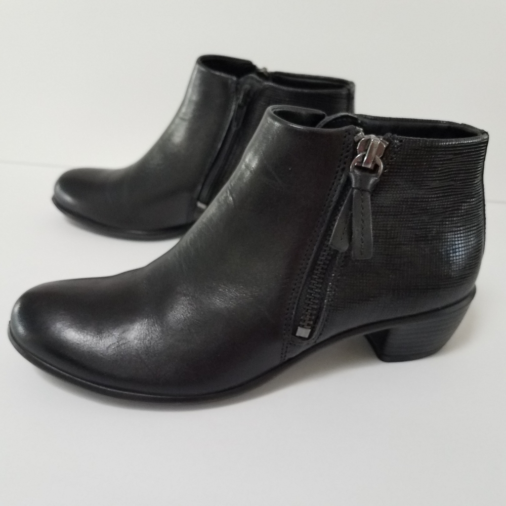 Ecco | Women's Shape M35 Ankle Boots - Picture 2 of 8